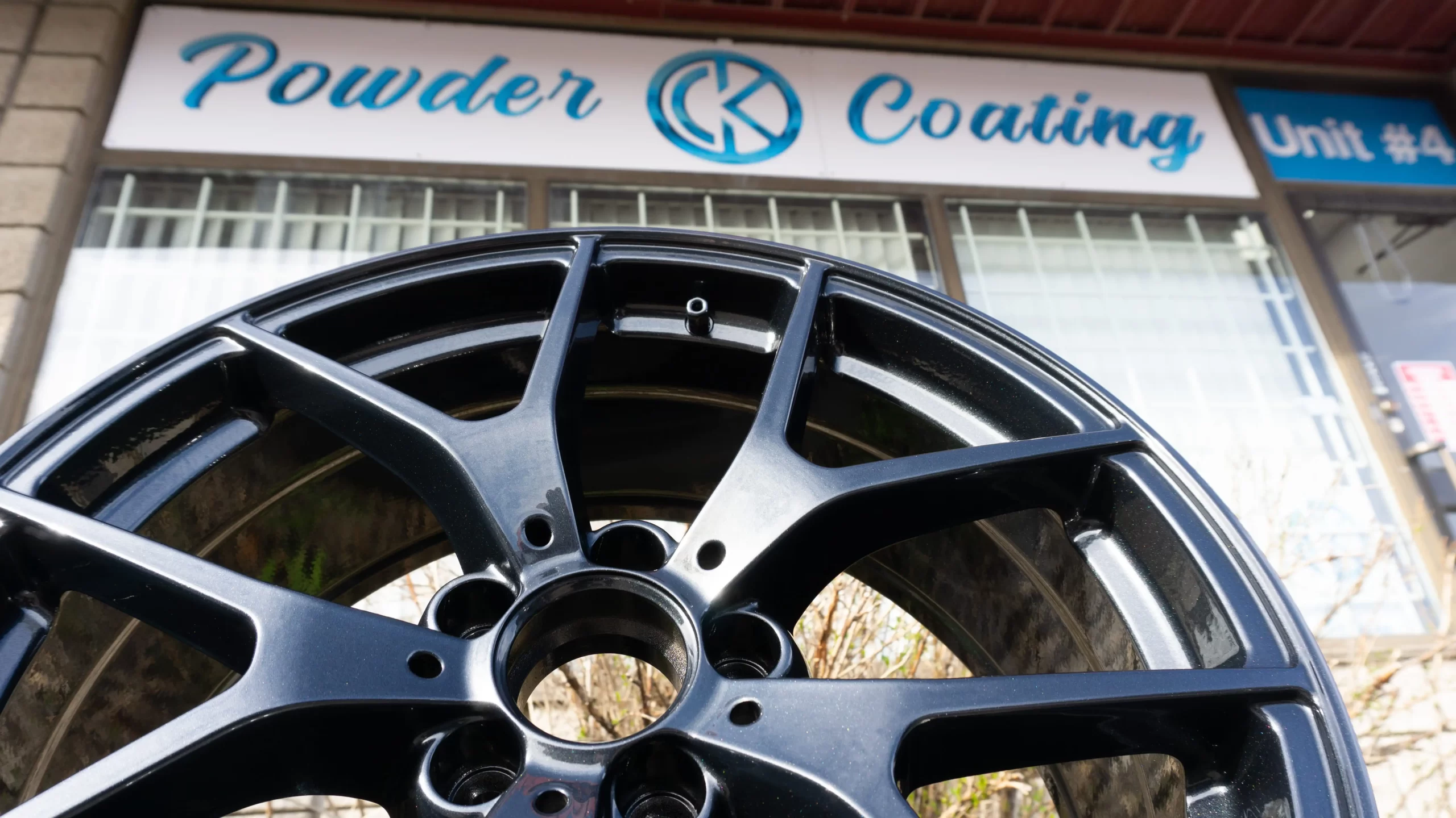 powder coating wheel in metallic black colour